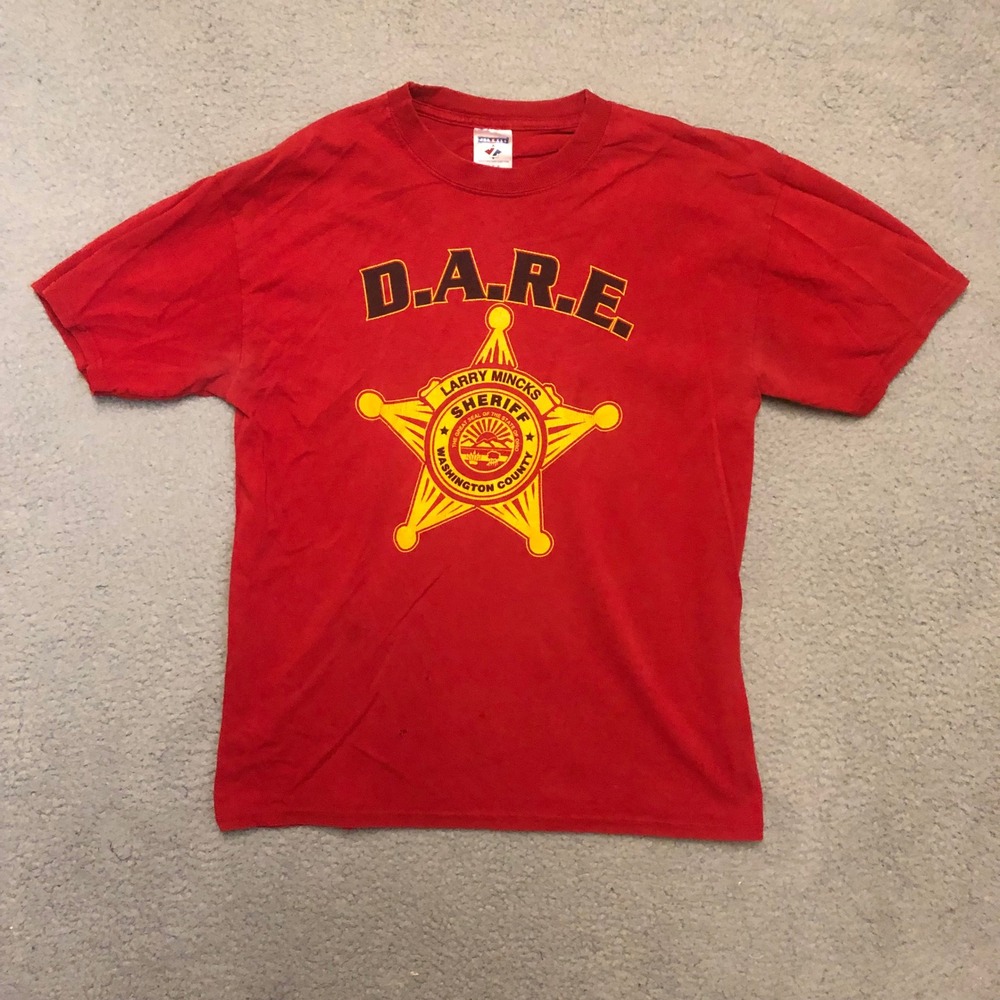 Vtg D.A.R.E. Sheriff Badge Anti-Drug T-Shirt Red Mens Med Washington County
